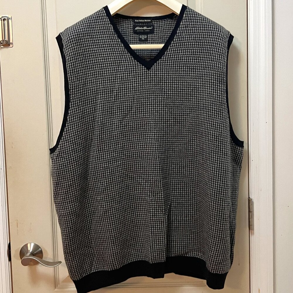 Eddie Bauer Men's Size XXL 100% Italian Merino Wool Sleeveless V-Neck Vest.